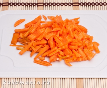 нарезанная морковь соломкой