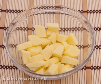картофель нарезать кубиками