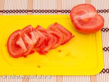 помидор нарезанный дольками