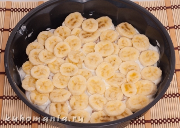 бананы выложены на пряники
