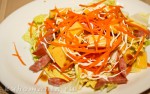 Салат с пекинской капустой, копченой колбасой и твердым сыром