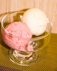 Домашнее мороженое из йогурта с ванилью