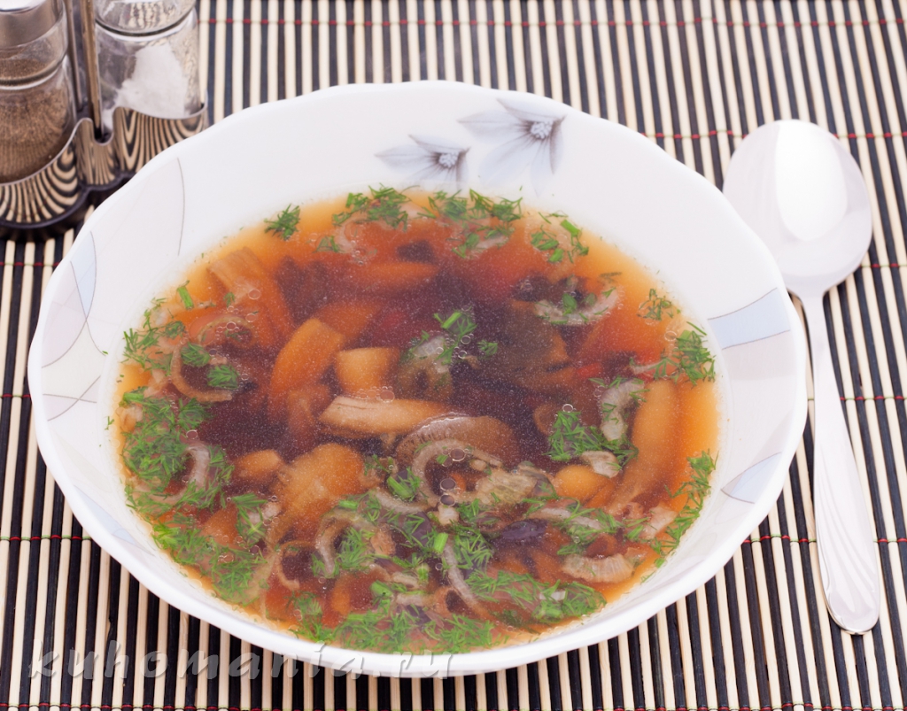 Суп с сушеными баклажанами и маринованными грибами - фотография блюда