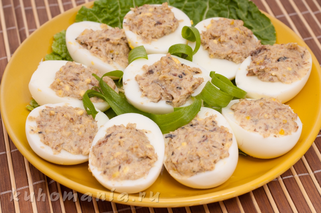 Яйца фаршированные шпротами - фотография блюда