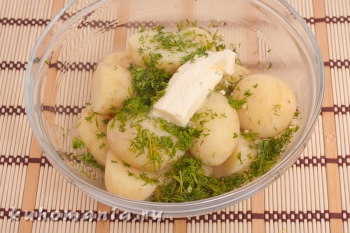 картофель с укропом чесноком и сливочным маслом