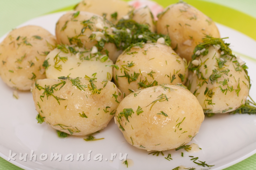 Молодой картофель с чесноком и укропом - фотография блюда